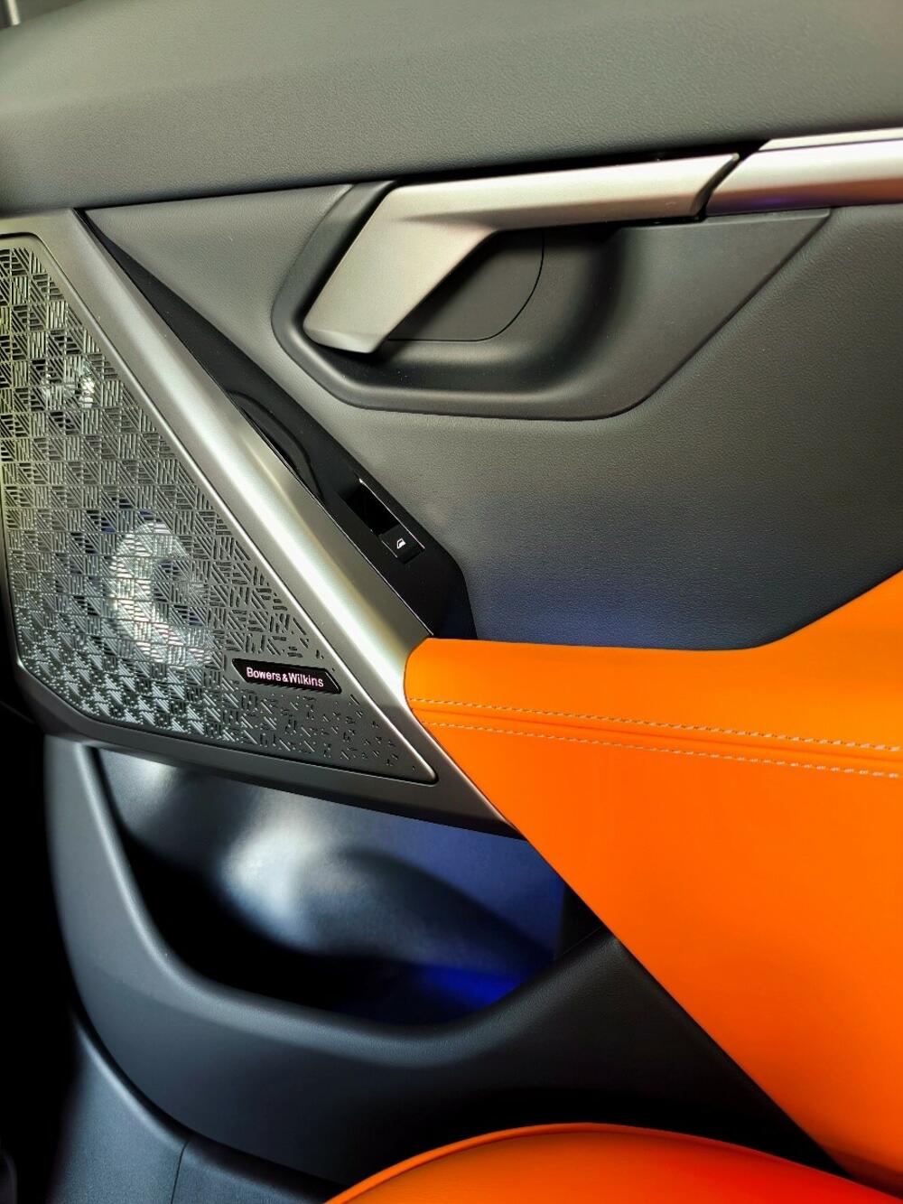 <p><strong>Plug-in hibrid, brutalna snaga i savremena elegancija</strong></p>