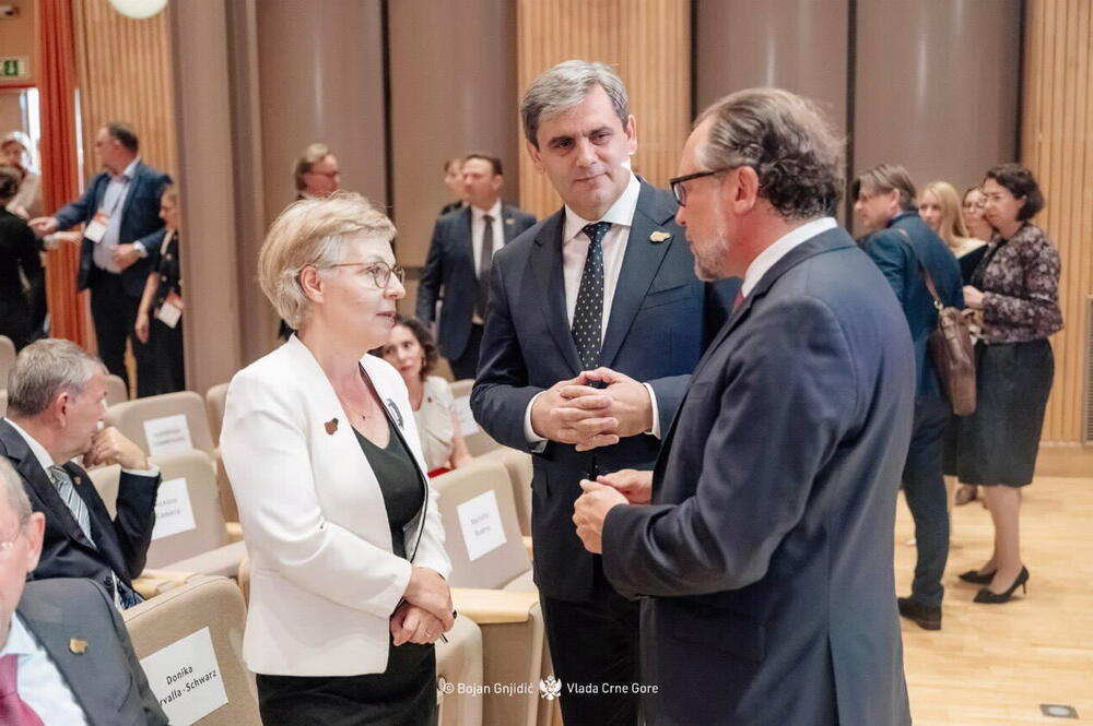 <p>Snažna podrška EU i NATO u regionu ključni su preduslov dugoročne stabilnosti i prosperiteta naših država“, poručio je crnogorski šef diplomatije</p>