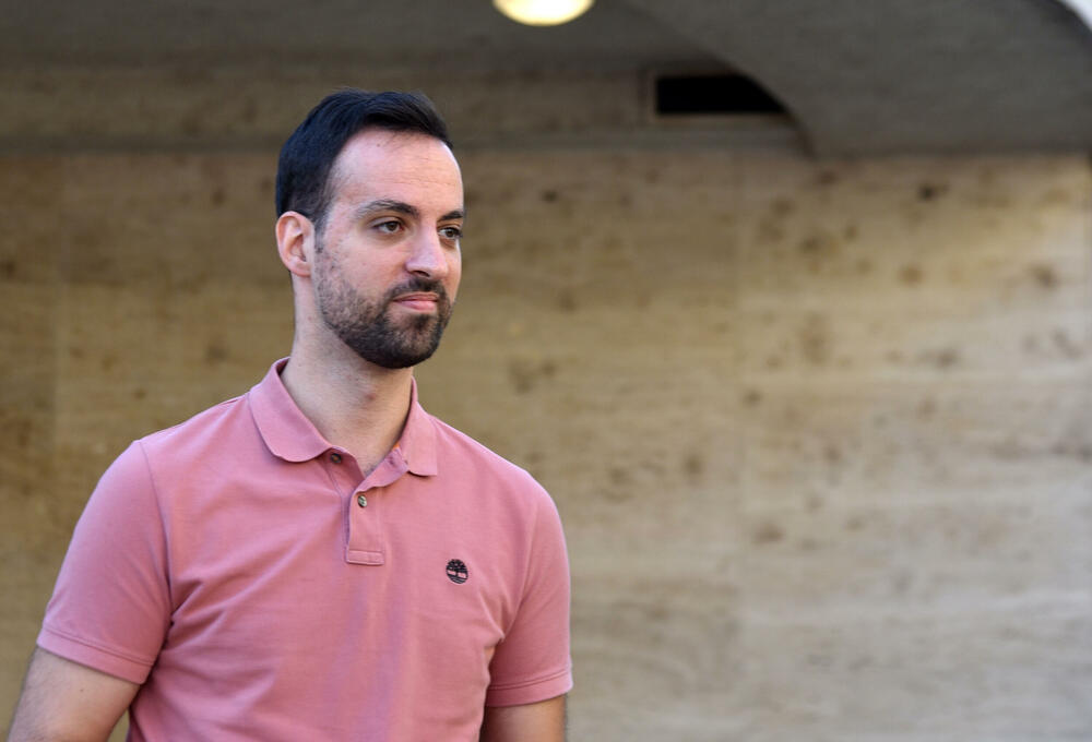 <p>"U izjavi koju sam dao u Upravi policije sam kazao da sam, ako organi odluče da sam kriv, spreman da koleginicu Zdenku Petrol obeštetim u odgovarajućoj količini popeka ili dizel goriva", rekao je poslanik SD-a</p>