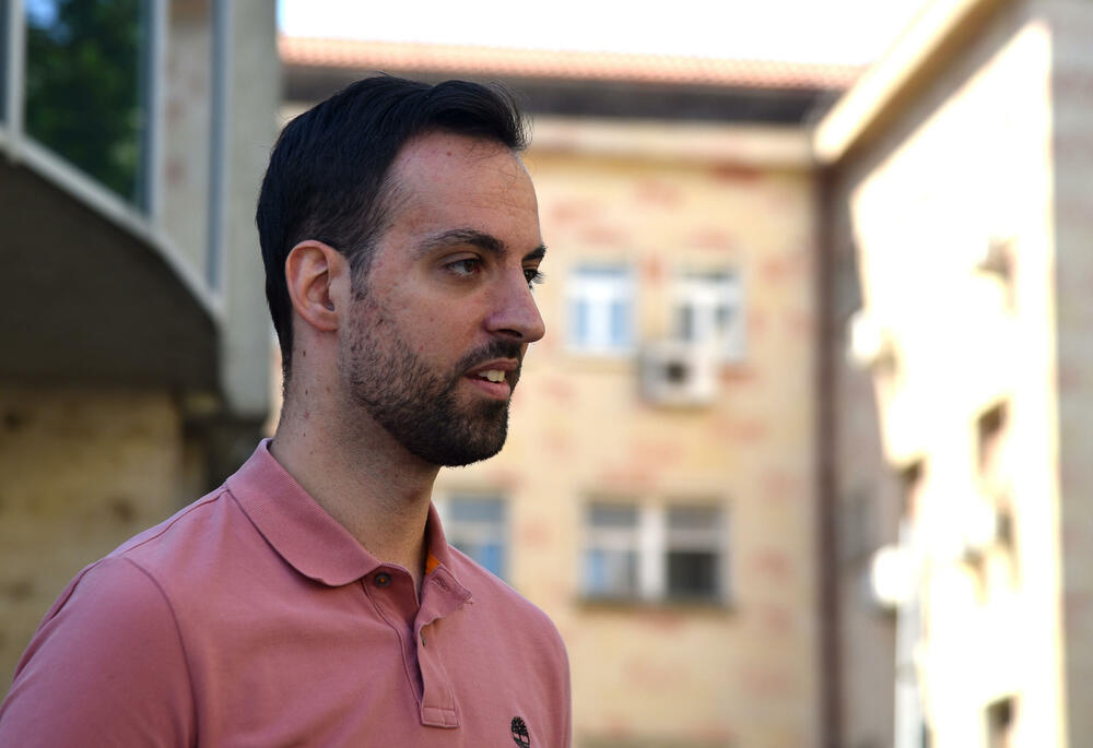 <p>"U izjavi koju sam dao u Upravi policije sam kazao da sam, ako organi odluče da sam kriv, spreman da koleginicu Zdenku Petrol obeštetim u odgovarajućoj količini popeka ili dizel goriva", rekao je poslanik SD-a</p>