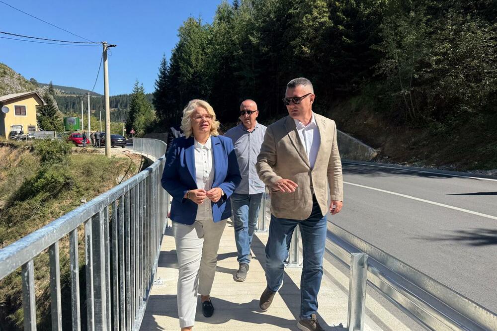 Vukićević i Vuksanović obilaze rekonstruisanu dionicu puta, Foto: Uprava za saobraćaj