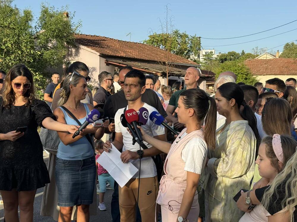 <p>Mještani podgoričkog naselja Zabjelo održali dvadesetominutni protest</p>