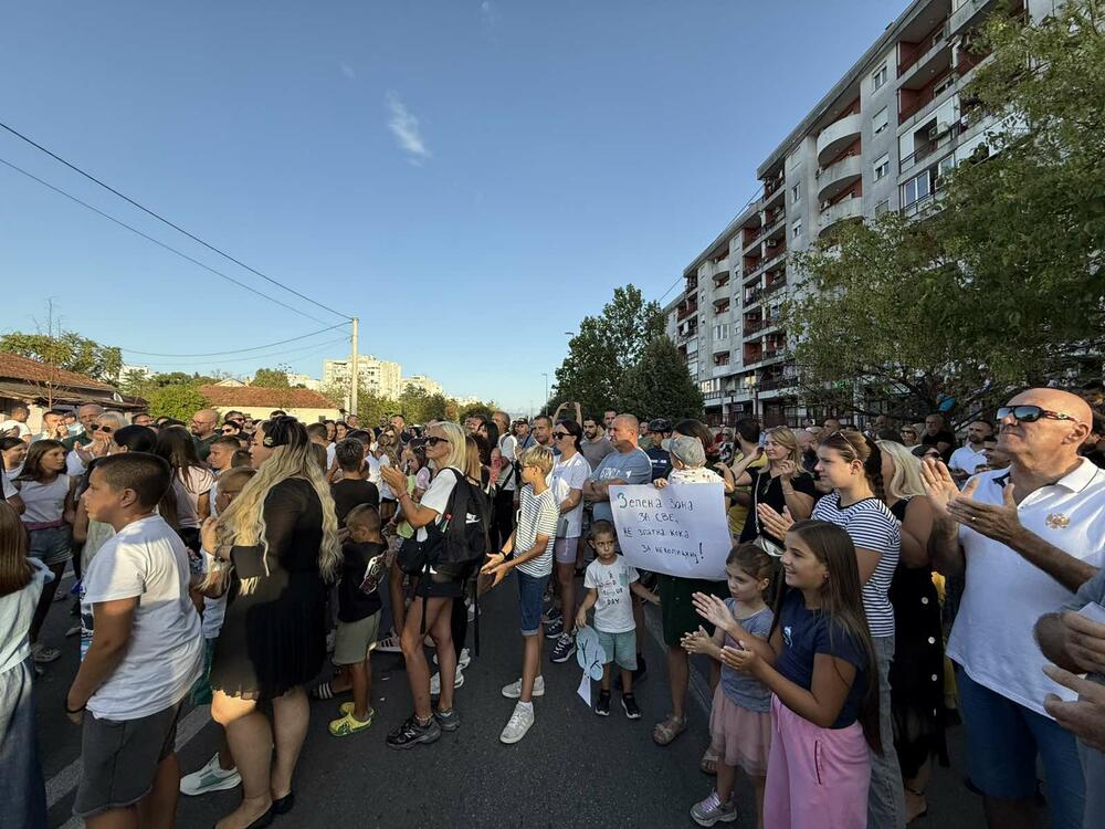 <p>Mještani podgoričkog naselja Zabjelo održali dvadesetominutni protest</p>