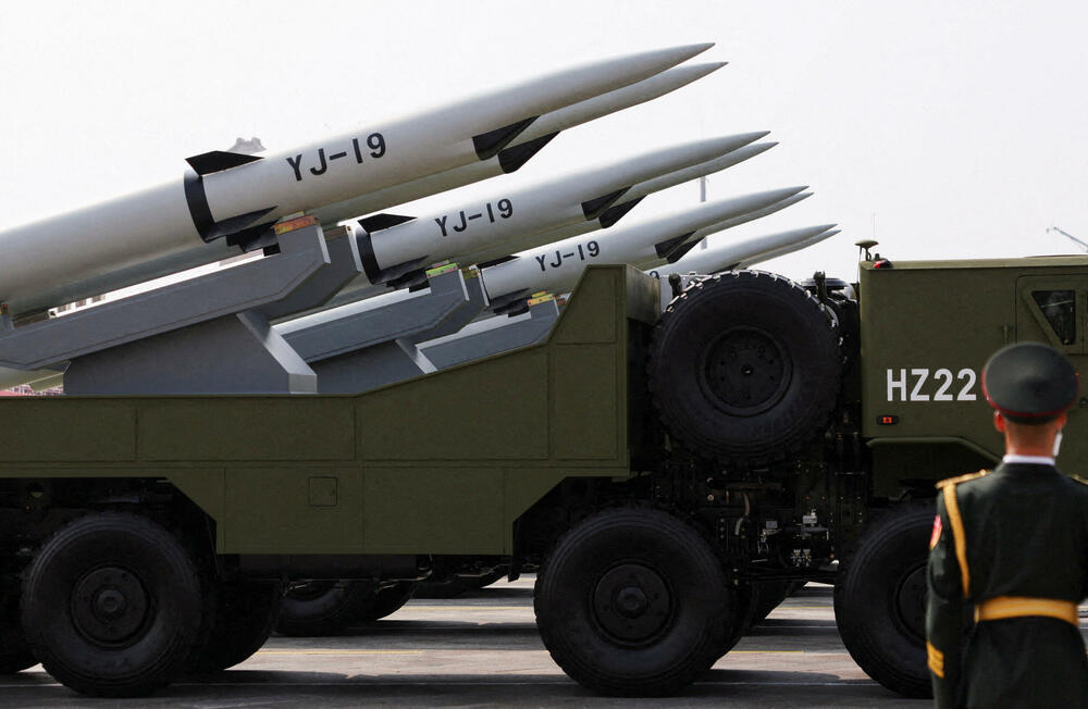 <p>Održana najveća vojna parada u Kini</p>  <p>Raskošni događaj, kojim je obilježeno 80 godina od poraza Japana na kraju Drugog svjetskog rata, uglavnom su ignorisali zapadni lideri, dok su Vladimir Putin i Kim Džong Un bili počasni gosti</p>