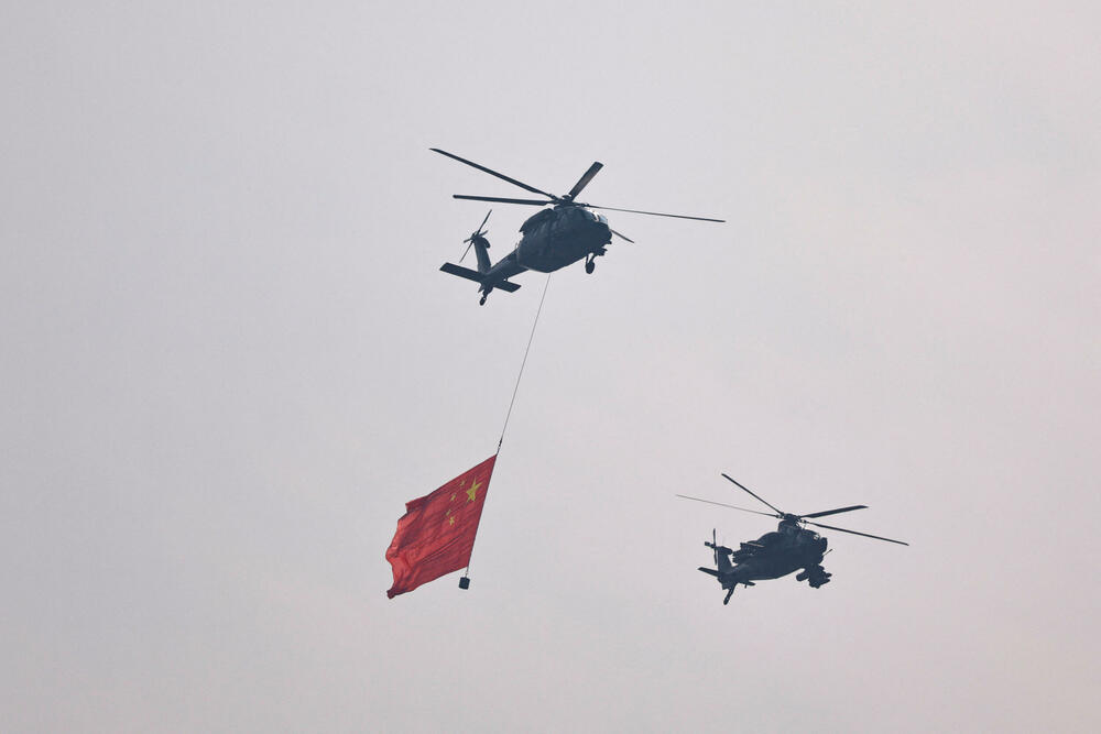 <p>Održana najveća vojna parada u Kini</p>  <p>Raskošni događaj, kojim je obilježeno 80 godina od poraza Japana na kraju Drugog svjetskog rata, uglavnom su ignorisali zapadni lideri, dok su Vladimir Putin i Kim Džong Un bili počasni gosti</p>