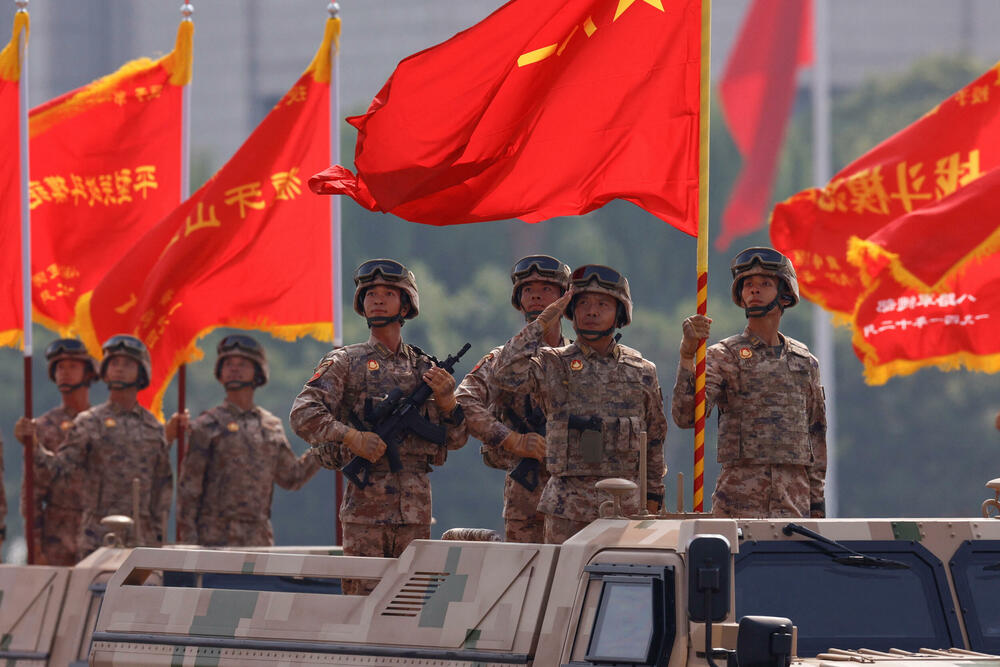 <p>Održana najveća vojna parada u Kini</p>  <p>Raskošni događaj, kojim je obilježeno 80 godina od poraza Japana na kraju Drugog svjetskog rata, uglavnom su ignorisali zapadni lideri, dok su Vladimir Putin i Kim Džong Un bili počasni gosti</p>