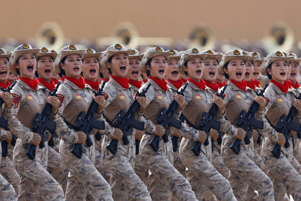 <p>Održana najveća vojna parada u Kini</p>  <p>Raskošni događaj, kojim je obilježeno 80 godina od poraza Japana na kraju Drugog svjetskog rata, uglavnom su ignorisali zapadni lideri, dok su Vladimir Putin i Kim Džong Un bili počasni gosti</p>
