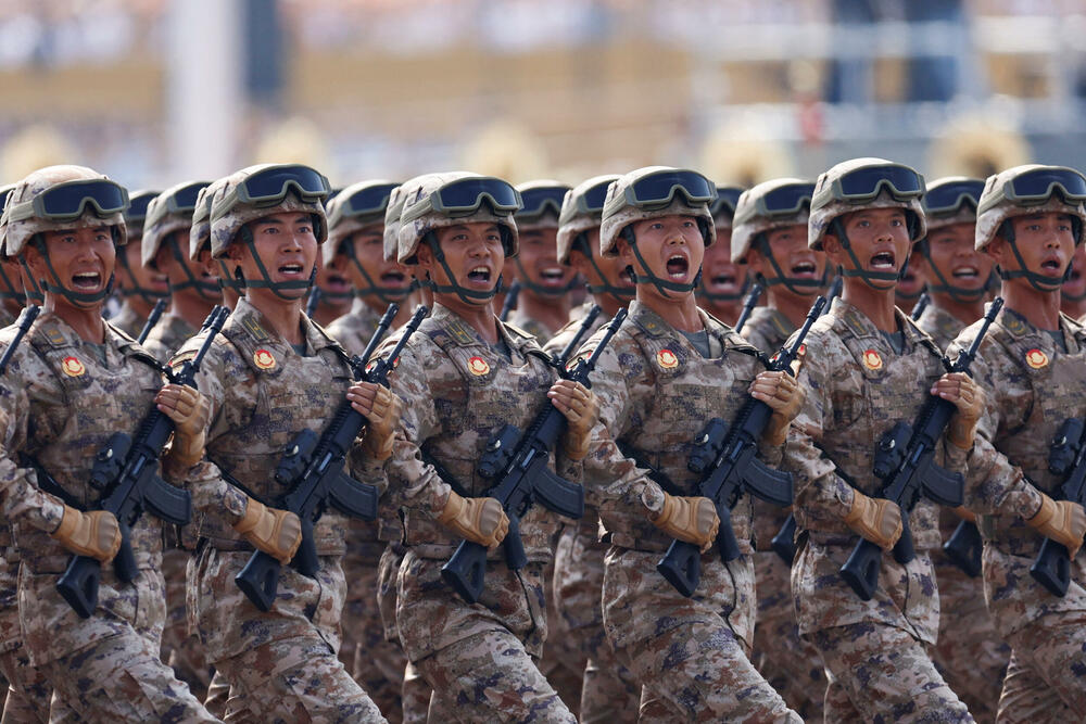 <p>Održana najveća vojna parada u Kini</p>  <p>Raskošni događaj, kojim je obilježeno 80 godina od poraza Japana na kraju Drugog svjetskog rata, uglavnom su ignorisali zapadni lideri, dok su Vladimir Putin i Kim Džong Un bili počasni gosti</p>