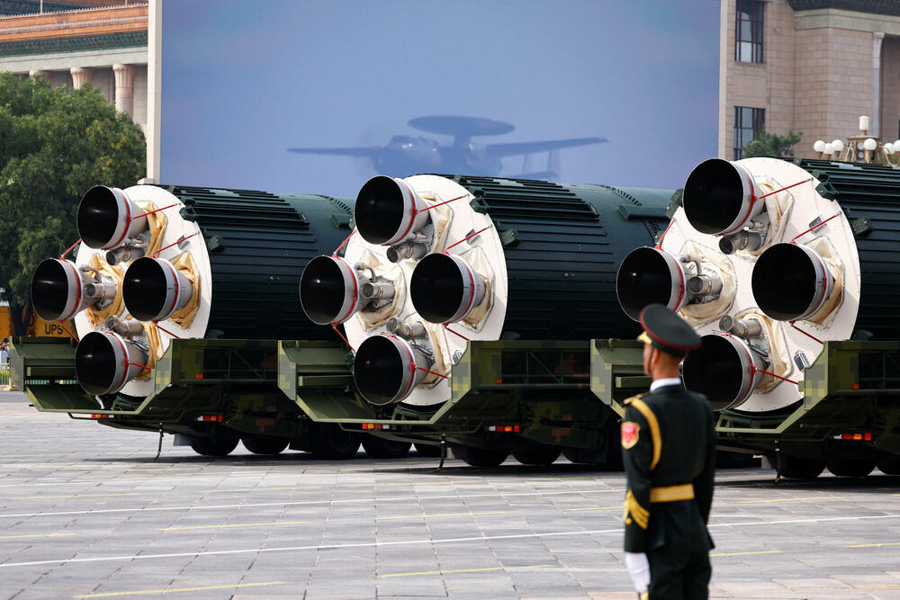 <p>"Kineki narod je narod koji se ne plaši nasilja i oslanja se sam na sebe i jak je. Mi ćemo se držati puta mirnog razvoja i raditi ruku pod ruku sa narodima svih zemalja da izgradimo zajednicu, sa zajedničkom budućnošću za čovječanstvo", rekao je Si</p>