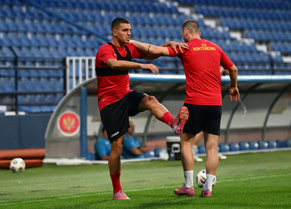 <p>Fudbalska reprezentacija Crne Gore u petak (20:45) u Podgorici dočekuje Češku u kvalifikacijama za Svjetsko prvenstvo. Tri danas kasnije "hrabri sokoli" gostuju Hrvatskoj (20:45)</p>