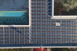 Skupština: Puštena u rad solarna elektrana instalirana na krovu...