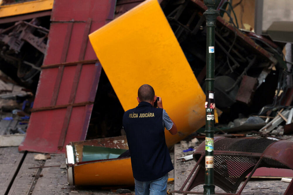 <p>Manuel Leal, lider sindikata Fektrans, rekao je za lokalnu televiziju da su radnici na uspinjači Glorija – jednom od simbola grada – ukazivali na probleme sa zatezanjem vučnog kabla, što je otežavalo kočenje, ali je još rano reći da li je to bio uzrok nesreće</p>