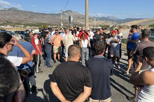 Blokirali dio ulice koja vodi do podgoričke Deponije, tvrde da se...