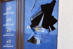 PES: Polomljena vrata naših stranačkih prostorija u Pljevljima,...