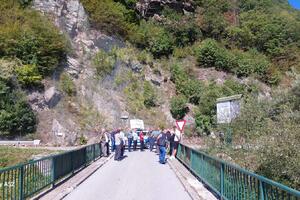 Vlasnici imovine u NP blokirali most na Tari: Donosioci odluka da...