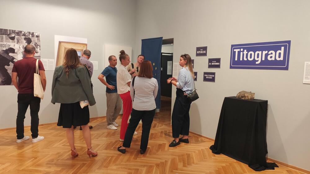 <p>Zato je važno da im se odgovori kroz naučni pristup, činjenice i duh tolerancije, kako bi se spriječila opasnost od pogrešnih tumačenja, ocijenjeno je na edukativnoj radionici koju je organizovao CGO</p>