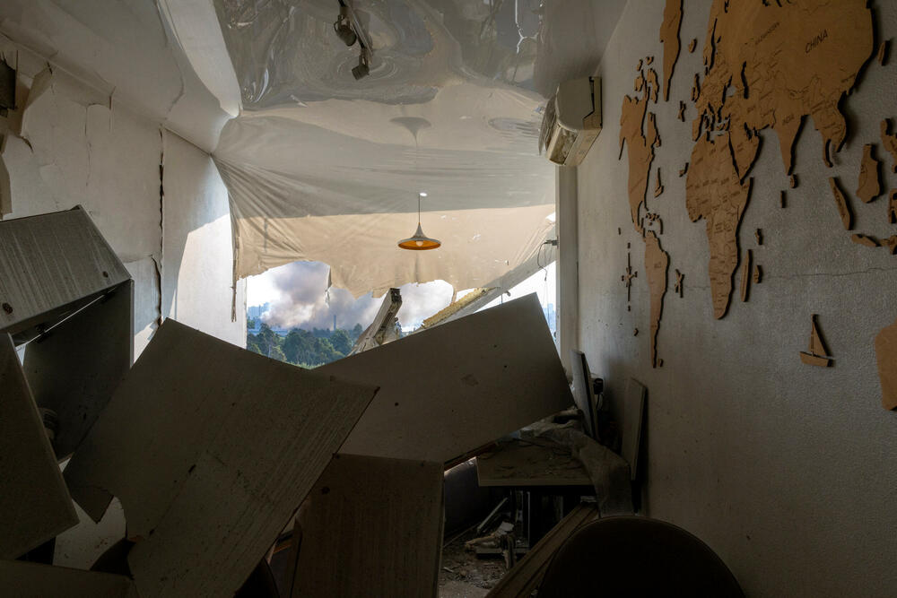 <p>Predsjednik Ukrajine Volodimir Zelenski izjavio je da je napad dronovima i raketama ubio četvoro ljudi i izazvao razaranja širom sjevera, juga i istoka zemlje, uključujući gradove Zaporožje, Krivi Rog i Odesu, kao i oblasti Sumi i Černigovsk</p>  <p>Ukrajinska premijerka Julija Sviridenko rekla je da je ovo prvi put tokom rata da je pogođena glavna zgrada vlade u Kijevu, što predstavlja simboličan udarac dobro branjenom dijelu grada</p>