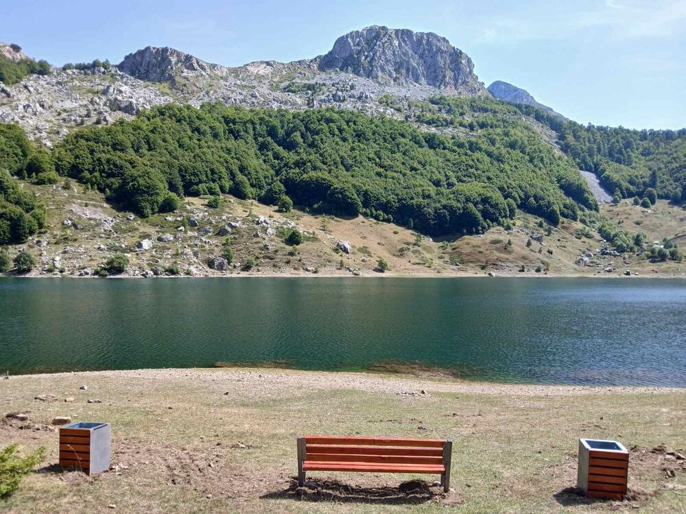 Programom u planu tri klupe i tri kante za otpatke: Rikavačko jezero