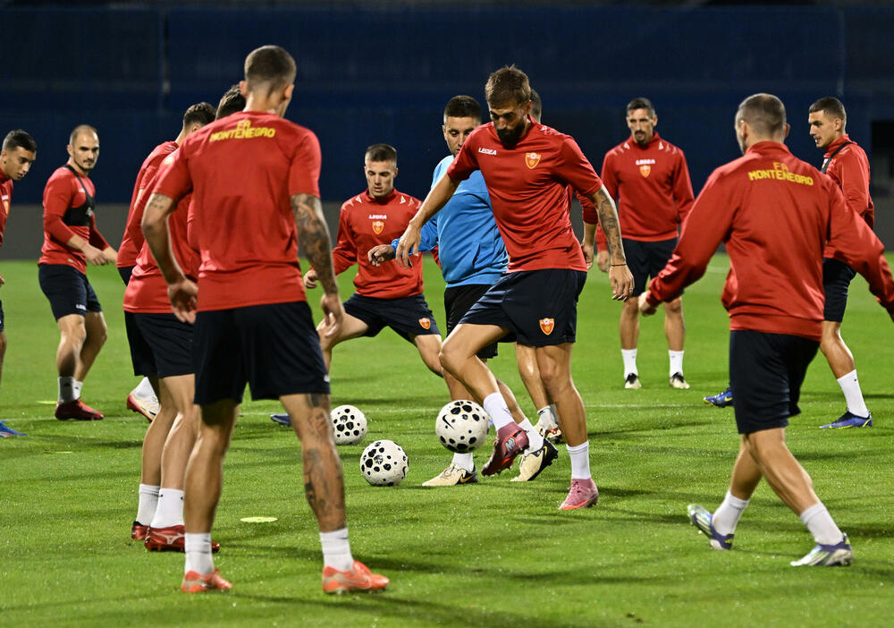 <p>Crnogorski fudbaleri protiv Hrvatske u Zagrebu (20.45) igraju najzvučniju utakmicu u kvalifikacijama za Svjetsko prvenstvo 2026. godini</p>