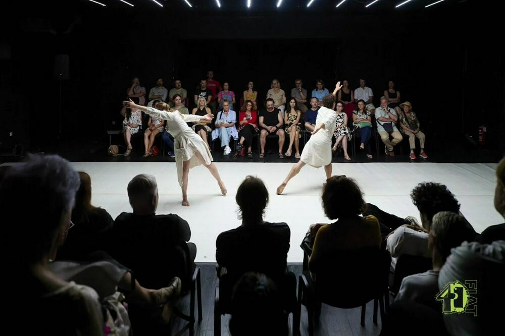 Iz predstave "Ti si moja sestra, soeur”, Foto: Duško Miljanić