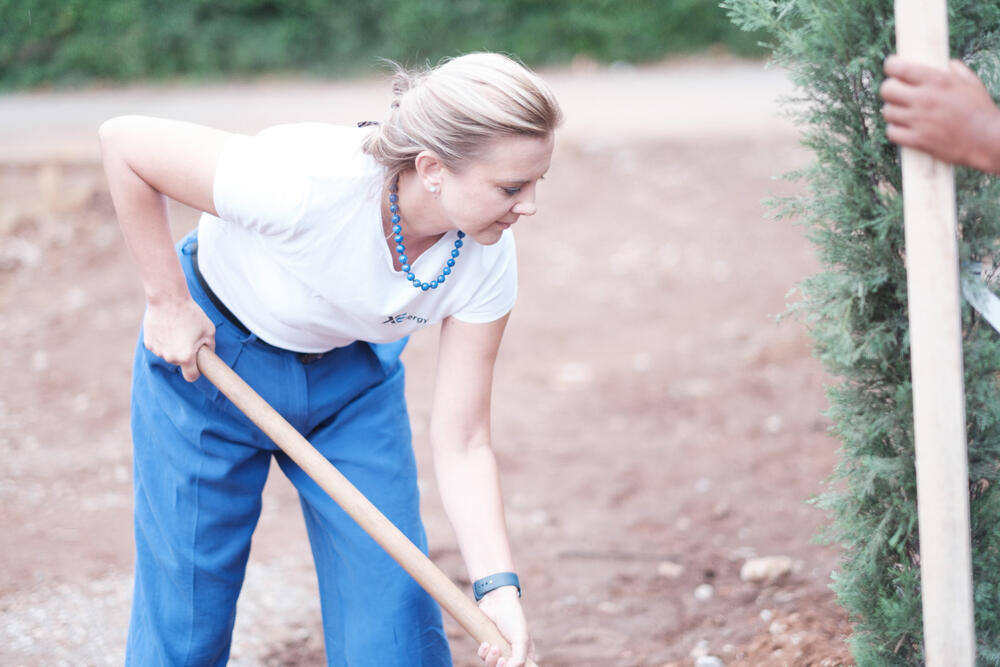 <p>Da Džada film fest ostane prostor susreta i dijaloga, gdje film otvara pitanja i povezuje ljude, ali i šalje snažne poruke koje su glasnije od svakog vida nasilja ili netrpeljivosti po bilo kom osnovu, želja je organizatora festivala, ističe za “Vijesti” direktorica Nina Lončar</p>