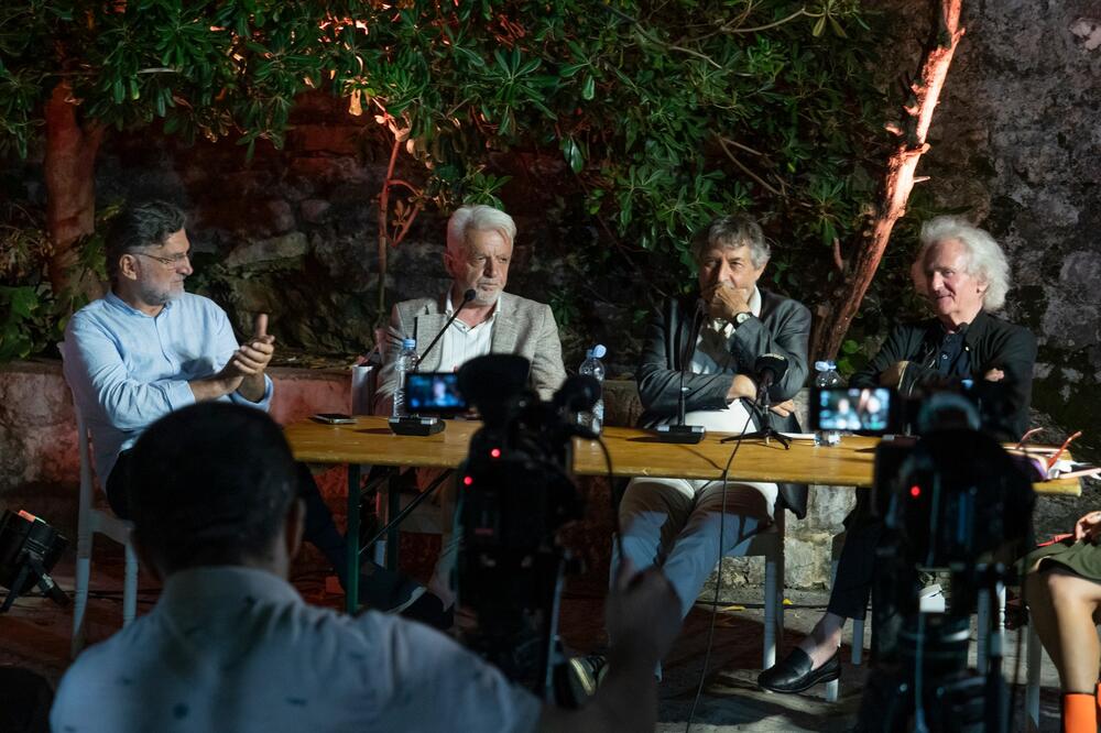 Sa pjesničke večeri u Budvi, Foto: Narodna biblioteka Budva