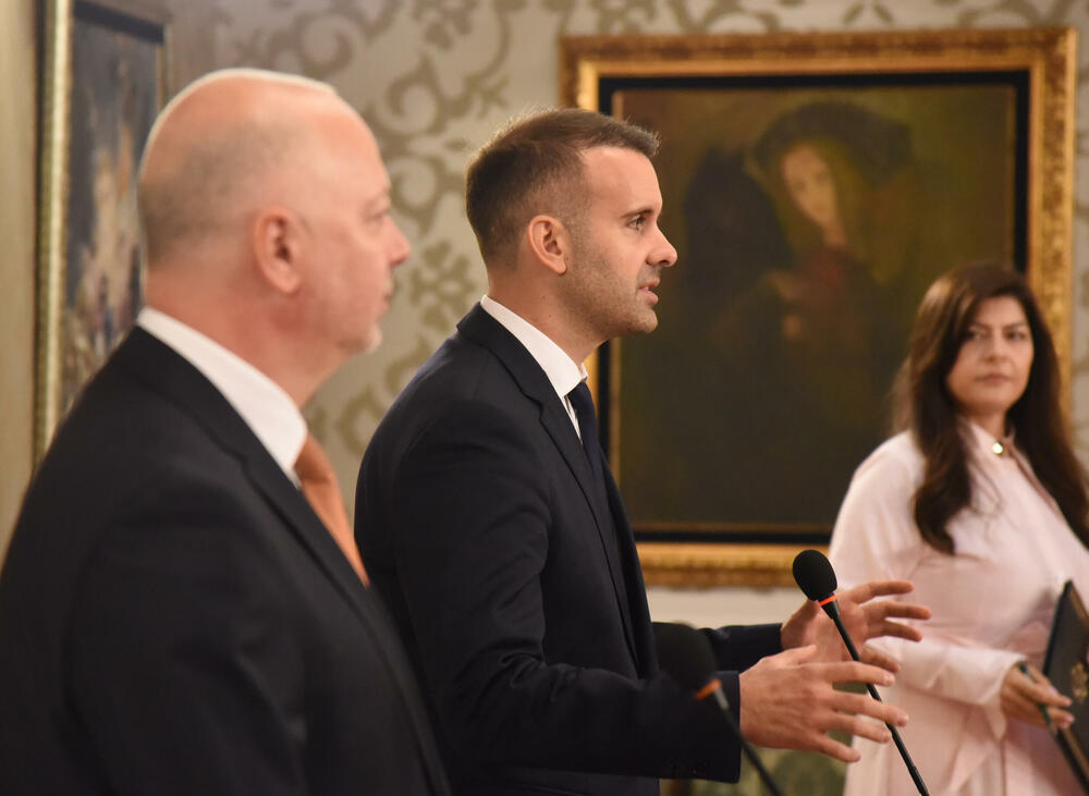 Sa pres konferencije