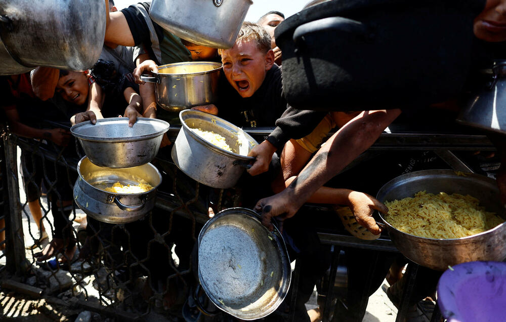 Izrael vlaga milijone v propagando, ki zanika lakoto v Gazi