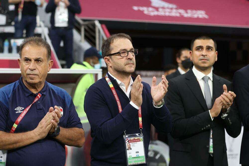 Petrović dok je sjedio na klupi Iraka, Foto: Reuters