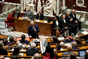 Francuska tone dublje u krizu