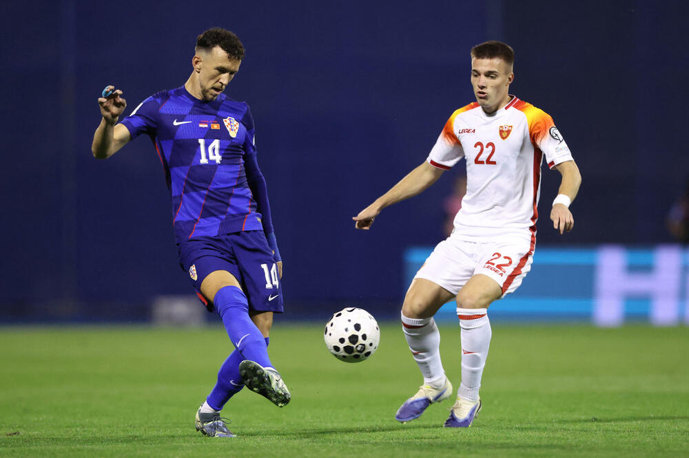 Roganović u duelu sa Ivanom Perišićem, Foto: Reuters