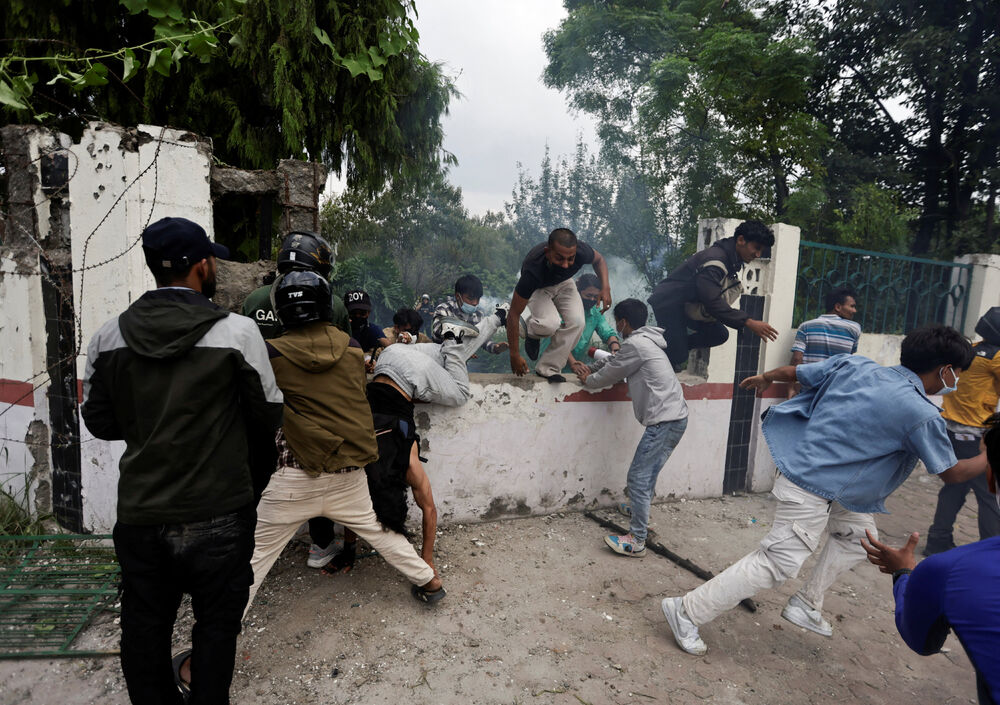 <p>Organizatori protesta, koji su ih nazvali "demonstracijama generacije Z", kazali su da su mladi ljudi takođe frustrirani onim što vide kao nesposobnost vlade da se izbori sa korupcijom i poveća ekonomske mogućnosti</p>