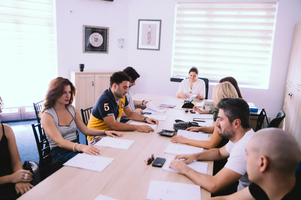 <p>Reditelj Kokan Mladenović postavlja komad po tekstu Maje Pelević, uz premijeru planiranu za kraj oktobra 2025.</p>  <p> </p>