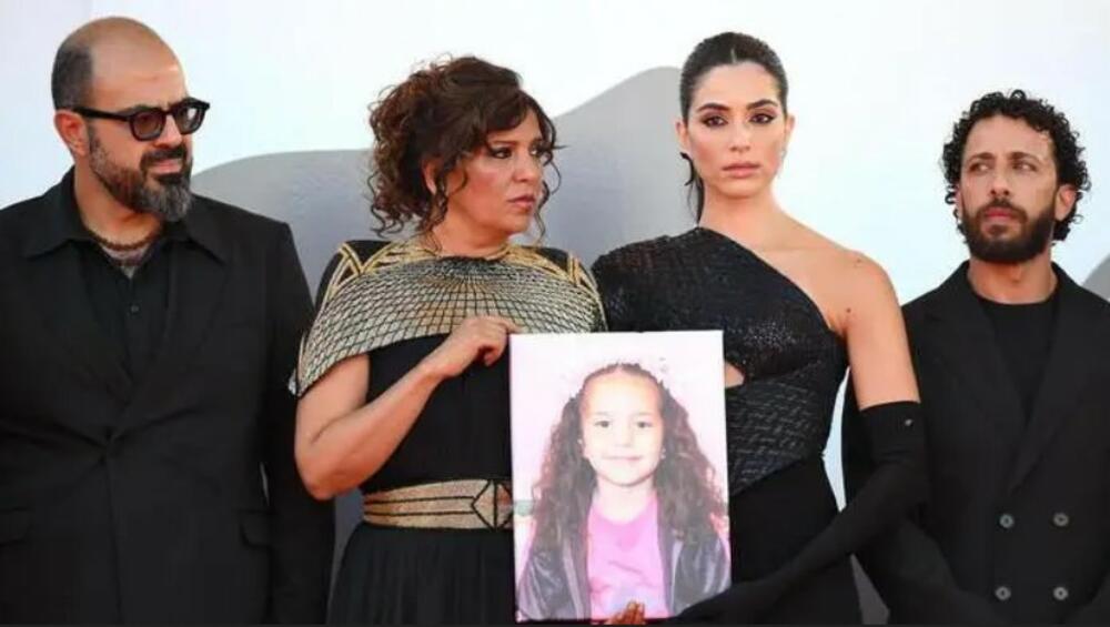 Rediteljka Kauter Ben Hanije sa glumačkom ekipom na festivalu u Veneciji