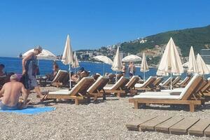 Konić: Svega trećina plaža i barova na budvanskoj rivijeri imali...