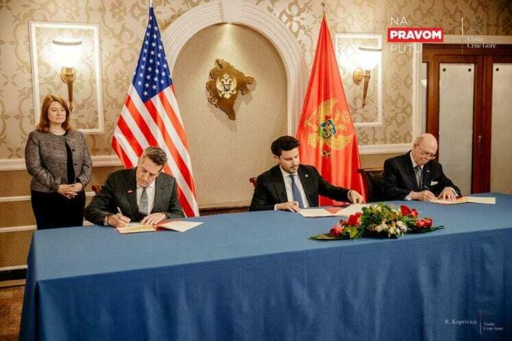 Sa potpisivanja memoranduma sa Amerikancima, Foto: Vlada CG