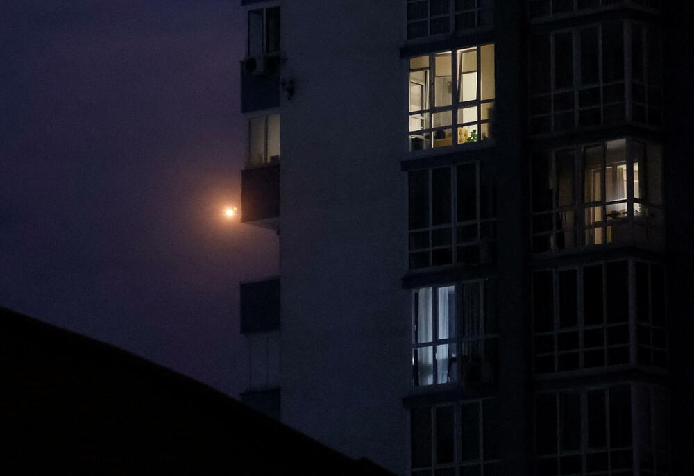 <p>Premijer Donald Tusk izjavio je da operacije i dalje traju i da je u "stalnom kontaktu" sa generalnim sekretarom NATO-a Markom Ruteom</p>  <p>Tusk je sazvao hitnu sjednicu Savjeta ministara za osam sati ujutro, saopštio je portparol vlade</p>