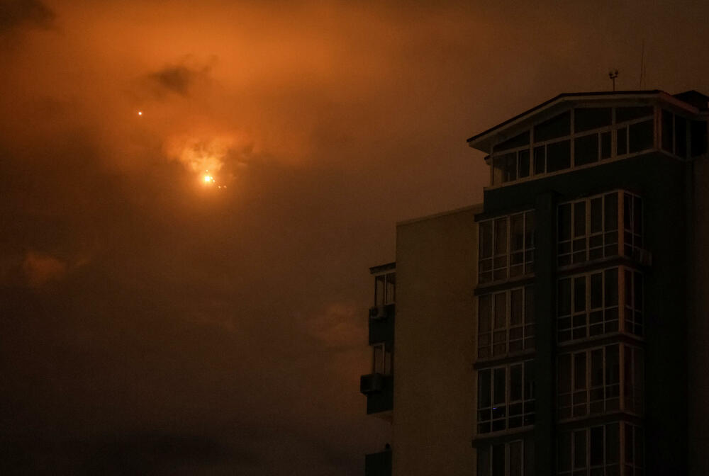 <p>Premijer Donald Tusk izjavio je da operacije i dalje traju i da je u "stalnom kontaktu" sa generalnim sekretarom NATO-a Markom Ruteom</p>  <p>Tusk je sazvao hitnu sjednicu Savjeta ministara za osam sati ujutro, saopštio je portparol vlade</p>