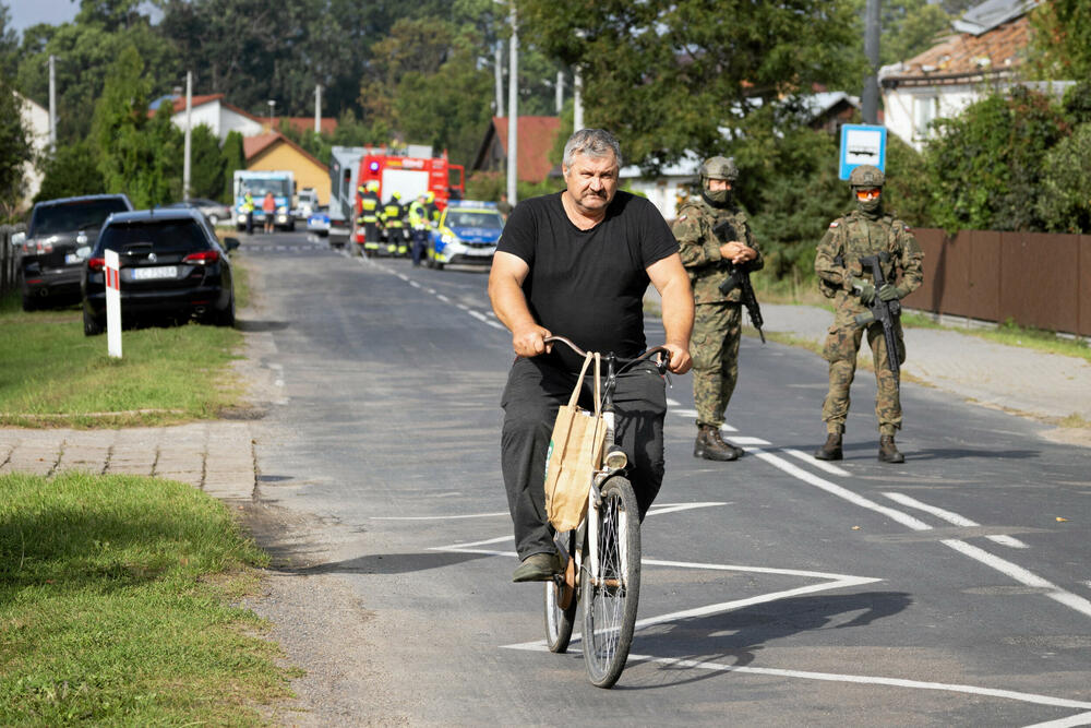 <p>Premijer Donald Tusk izjavio je da operacije i dalje traju i da je u "stalnom kontaktu" sa generalnim sekretarom NATO-a Markom Ruteom</p>  <p>Tusk je sazvao hitnu sjednicu Savjeta ministara za osam sati ujutro, saopštio je portparol vlade</p>