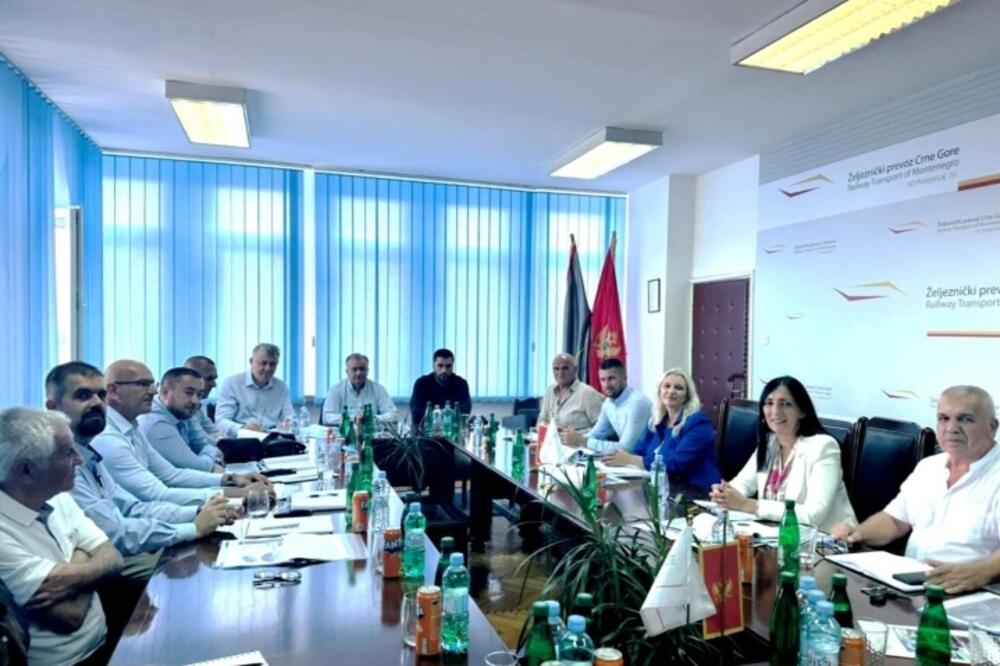 Sa sastanka, Foto: Montecargo