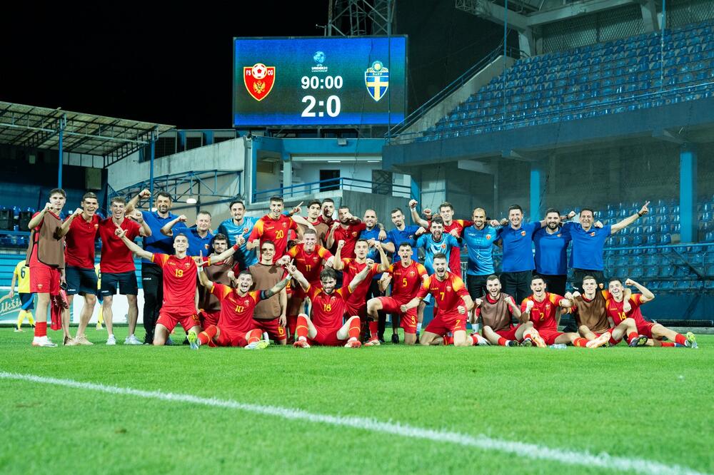 Mlada reprezentacija Crne Gore nakon velike pobjede nad Švedskom, Foto: FSCG/Đorđe Stojanović