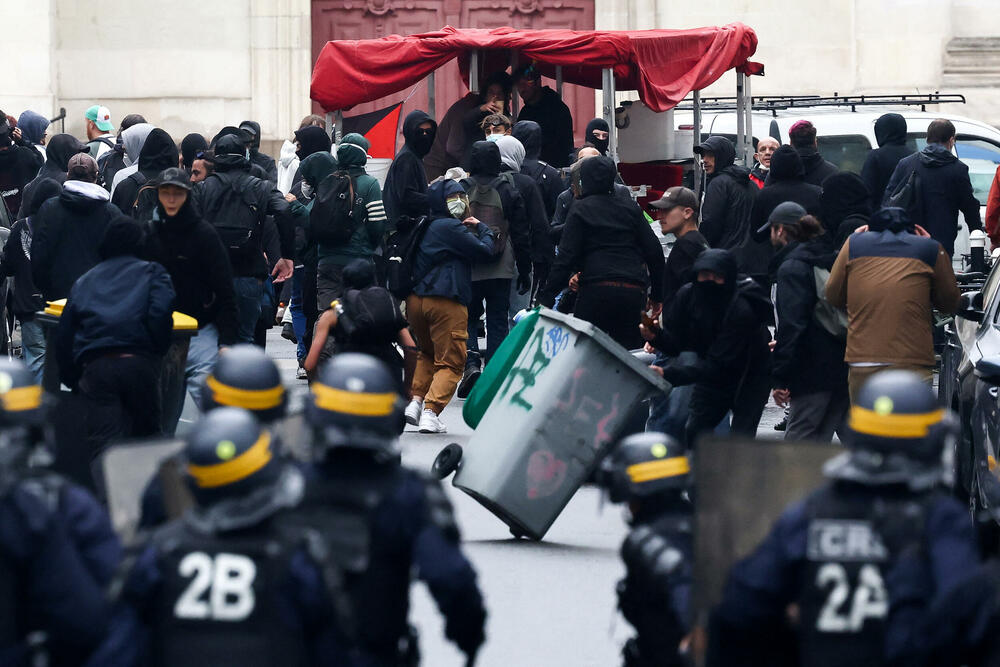 <p>Vlada je saopštila da je policija izvršila 473 hapšenja širom zemlje, uključujući 203 u Parizu, da je bilo 339 pritvorenih, a i da je 13 policajaca lakše povrijeđeno<br /> </p>