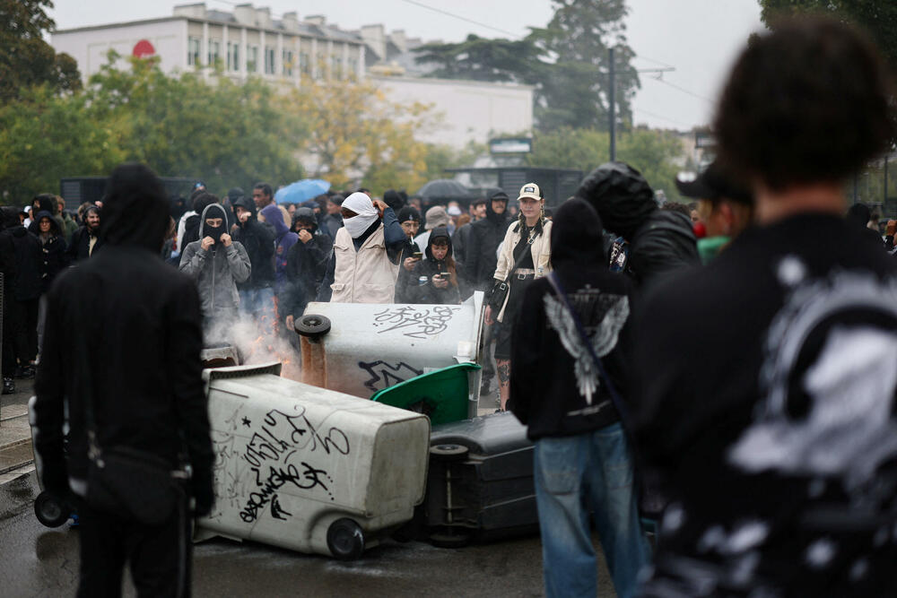 <p>Vlada je saopštila da je policija izvršila 473 hapšenja širom zemlje, uključujući 203 u Parizu, da je bilo 339 pritvorenih, a i da je 13 policajaca lakše povrijeđeno<br /> </p>