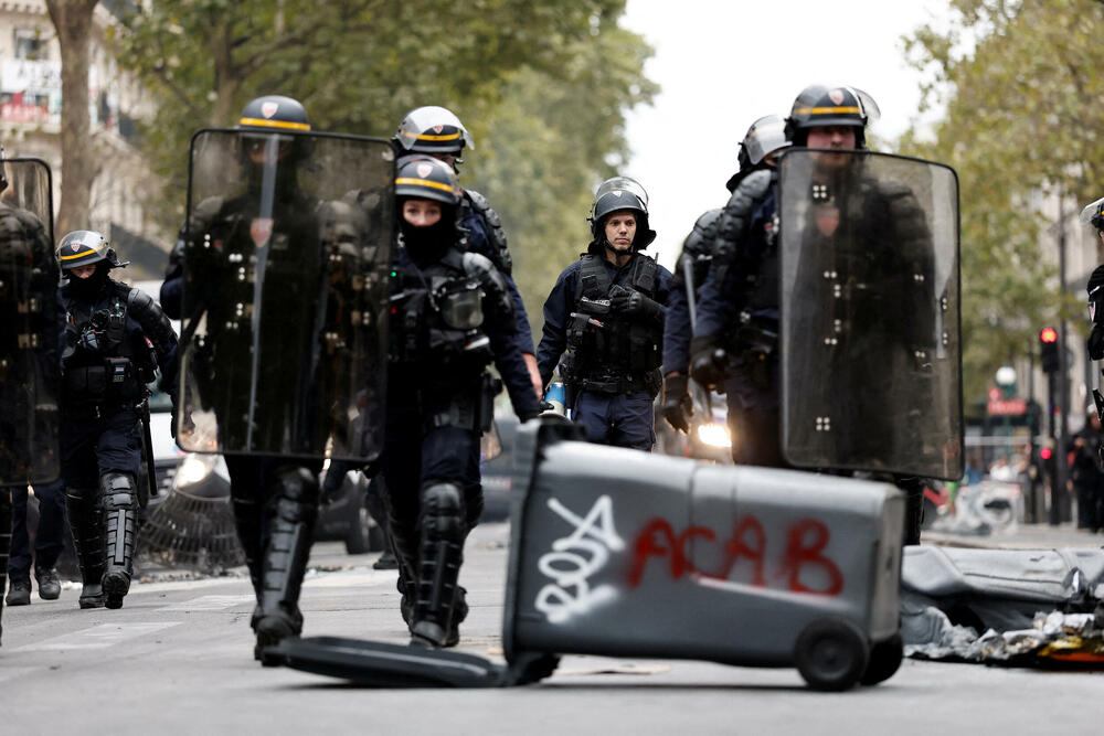 <p>Vlada je saopštila da je policija izvršila 473 hapšenja širom zemlje, uključujući 203 u Parizu, da je bilo 339 pritvorenih, a i da je 13 policajaca lakše povrijeđeno<br /> </p>