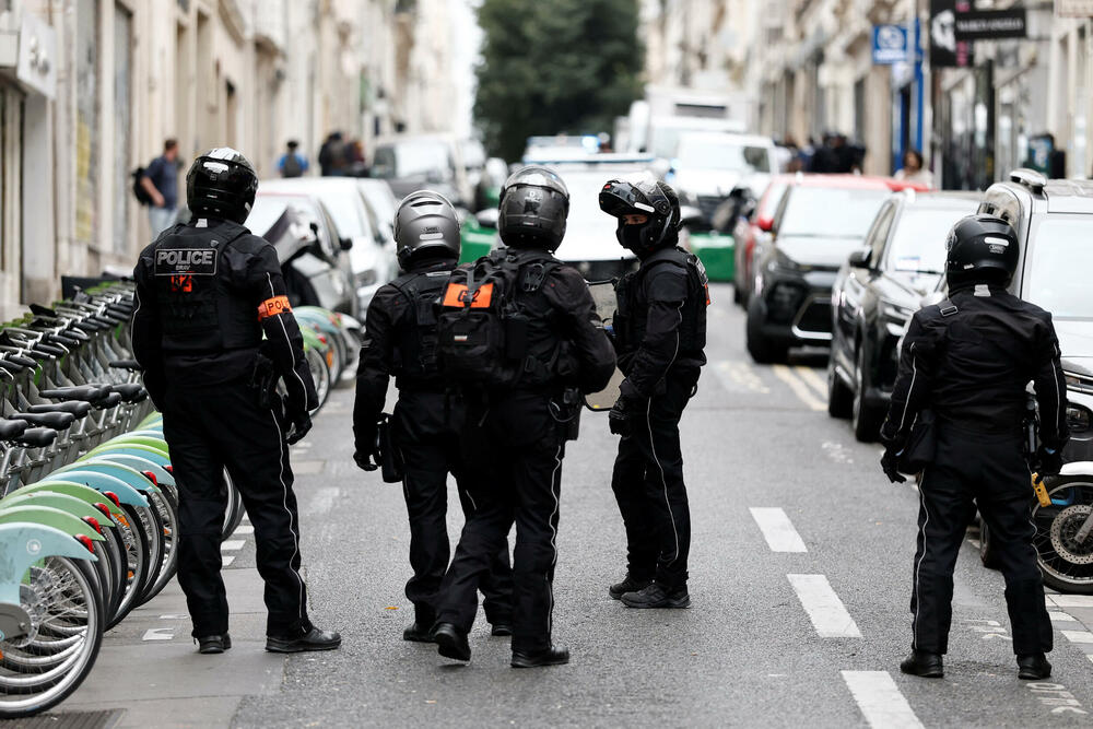 <p>Vlada je saopštila da je policija izvršila 473 hapšenja širom zemlje, uključujući 203 u Parizu, da je bilo 339 pritvorenih, a i da je 13 policajaca lakše povrijeđeno<br /> </p>