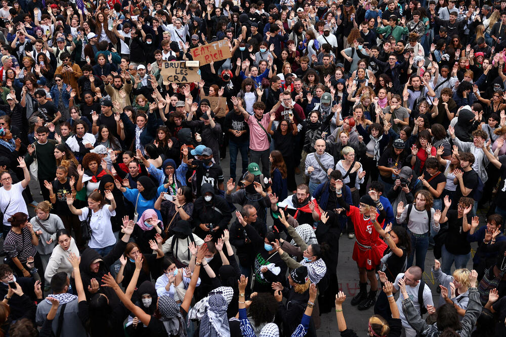 <p>Vlada je saopštila da je policija izvršila 473 hapšenja širom zemlje, uključujući 203 u Parizu, da je bilo 339 pritvorenih, a i da je 13 policajaca lakše povrijeđeno<br /> </p>