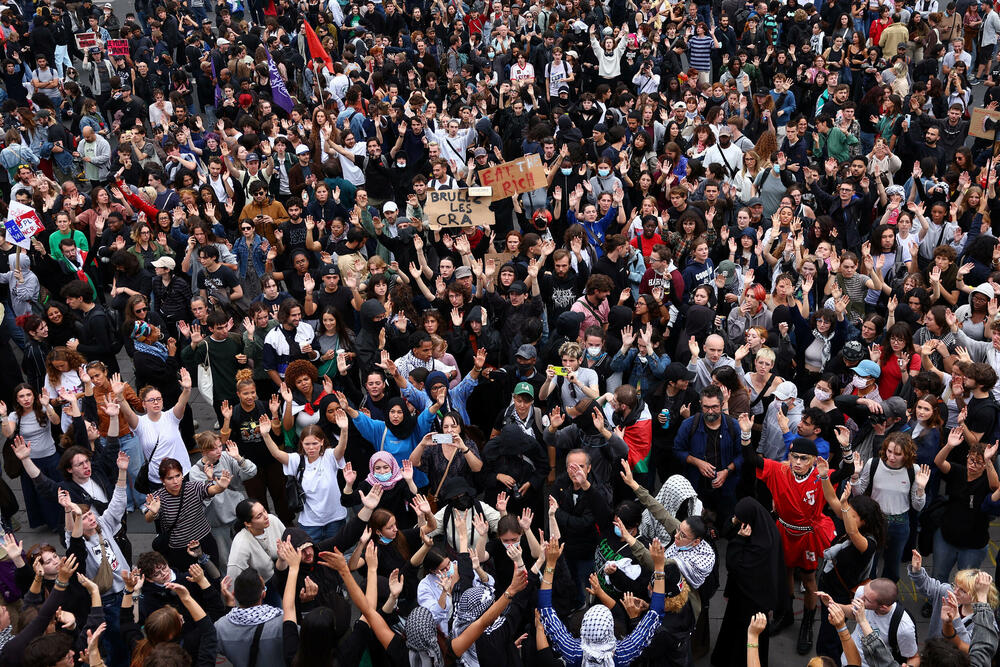 <p>Vlada je saopštila da je policija izvršila 473 hapšenja širom zemlje, uključujući 203 u Parizu, da je bilo 339 pritvorenih, a i da je 13 policajaca lakše povrijeđeno<br /> </p>