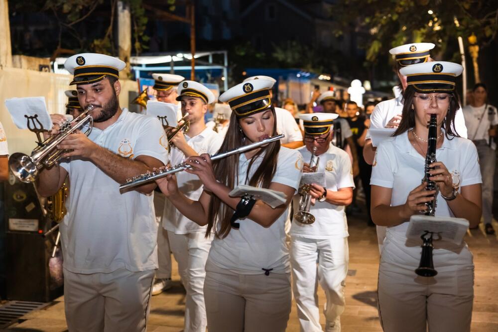<p>Iako je pomjeranje termina sa kraja avgusta na drugu sedmicu septembra bilo neplanirano, kako su istakli iz TO Budva, pokazalo se da se odlično uklopilo u trend produženja turističke sezone i pozitivne rezultate u odnosu na isti period prethodne godine</p>