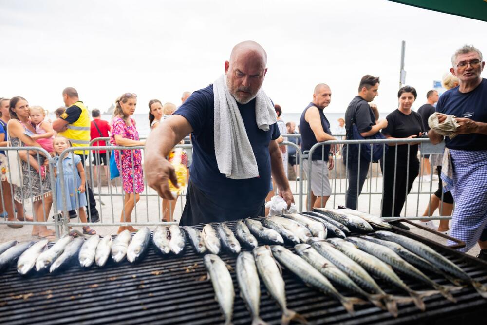 <p>Iako je pomjeranje termina sa kraja avgusta na drugu sedmicu septembra bilo neplanirano, kako su istakli iz TO Budva, pokazalo se da se odlično uklopilo u trend produženja turističke sezone i pozitivne rezultate u odnosu na isti period prethodne godine</p>
