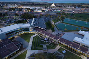 FBI objavio fotografije „potencijalno sumnjive osobe“ u slučaju...